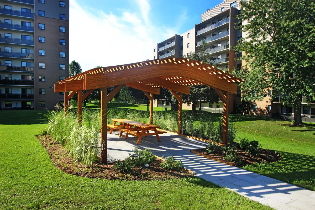 安省伦敦 - Wonderland Road公寓