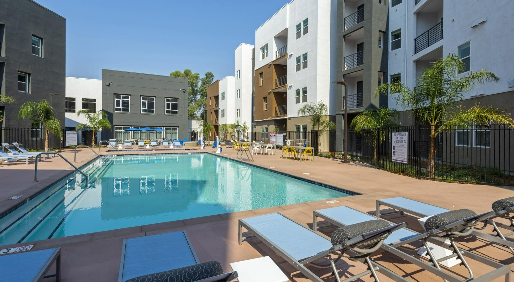 戴维斯 - Sterling 5th Street公寓