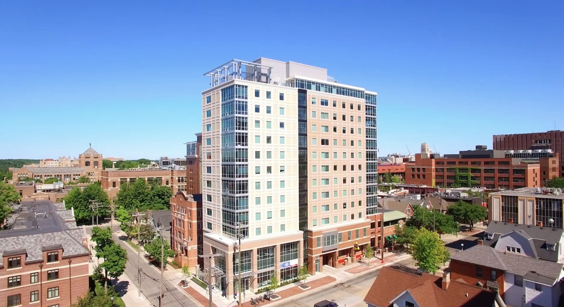 安娜堡 - Sterling Arbor Blu公寓